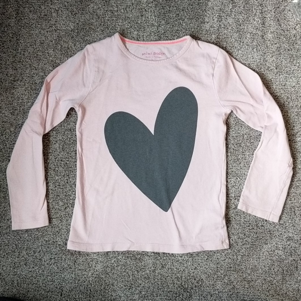 Mini Boden heart shirt in EUC, size 6-7